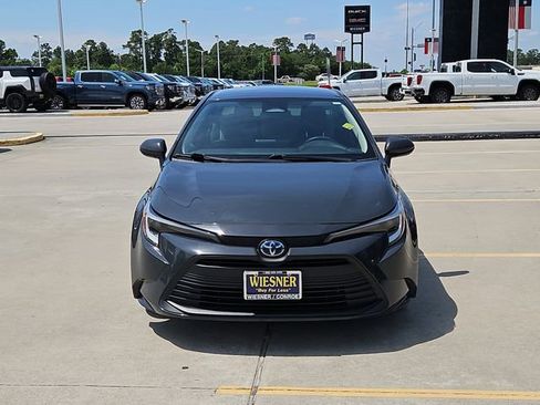 Used 2023 Toyota Corolla LE FWD image 2
