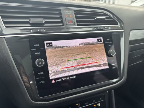 Certified 2022 Volkswagen Tiguan SEL R-Line image 15