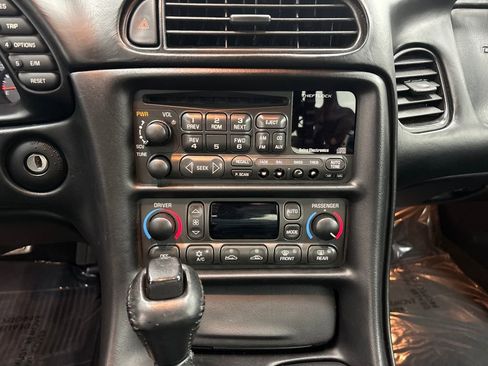 Used 2001 Chevrolet Corvette Coupe w/ Preferred Equipment Group1 image 18