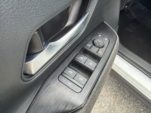 Used 2025 Nissan Kicks SV AWD/4WD image 15
