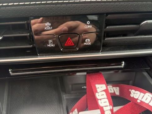 Used 2024 Volkswagen Atlas Cross Sport SE AWD/4WD image 21