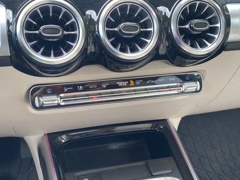 Used 2022 Mercedes-Benz GLB 250 4MATIC image 23