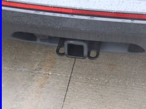 Used 2022 Volkswagen Atlas Cross Sport SE w/ Panoramic Sunroof Package image 9