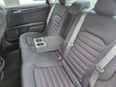 Used 2015 Ford Fusion SE w/ Equipment Group 201A FWD image 13
