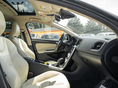 Used 2015 Volvo V60 T5 Cross Country w/ Convenience Package AWD/4WD image 11