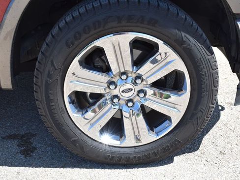 Used 2019 Ford F150 Lariat w/ Equipment Group 502A Luxury AWD/4WD image 4