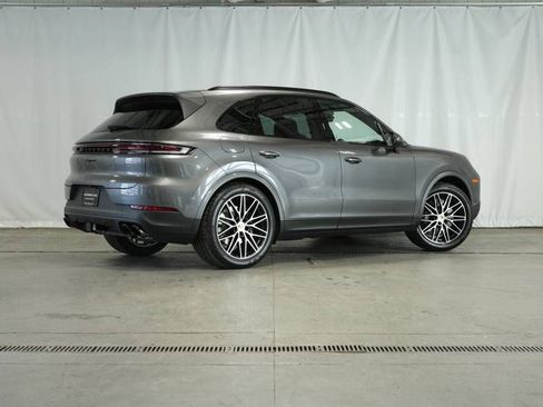 Certified 2025 Porsche Cayenne AWD/4WD image 7