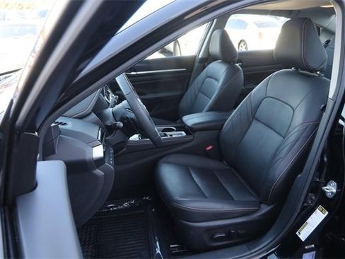 Certified 2024 Nissan Altima 2.0 SR image 9