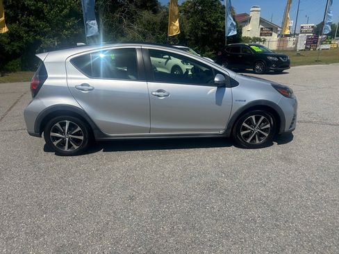 Used 2018 Toyota Prius C One FWD image 6