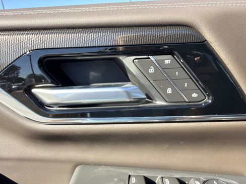 New 2026 GMC Yukon Elevation image 12