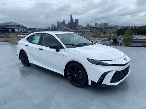 New 2026 Toyota Camry Hybrid AWD/4WD image 28