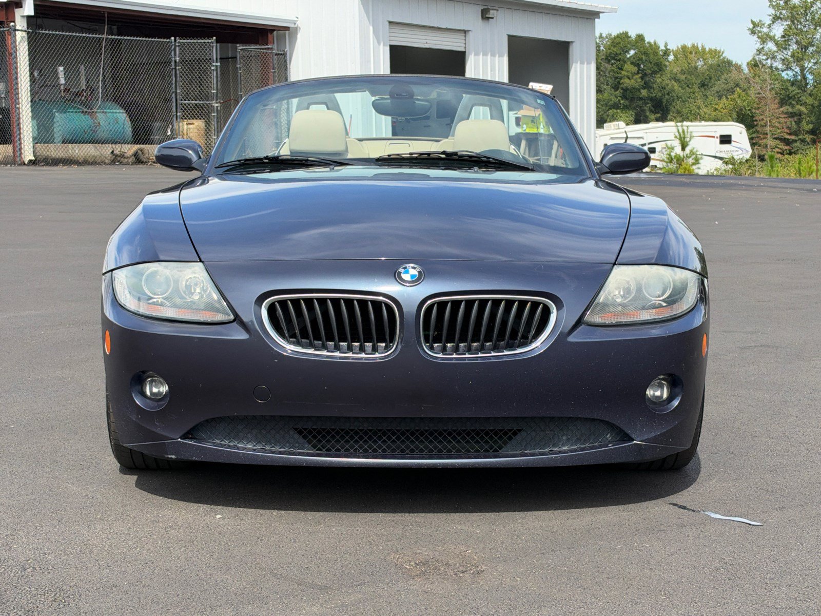 Used 2005 BMW Z4 2.5i RWD image 2