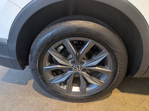 Used 2023 Volkswagen Tiguan SE image 8