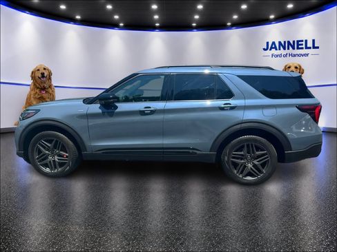 Used 2025 Ford Explorer ST-Line w/ ST-Line Street Pack AWD/4WD image 9