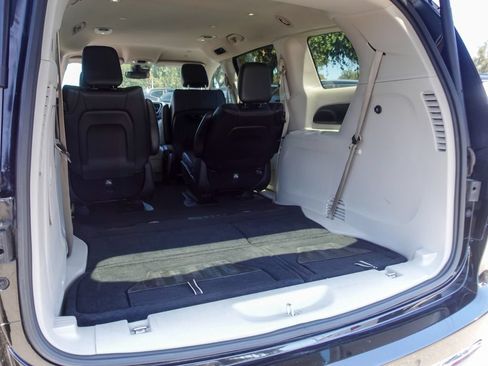 Used 2024 Chrysler Pacifica Limited FWD image 25