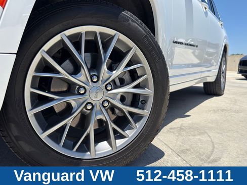 Used 2025 Jeep Grand Cherokee L Summit w/ Obsidian Package AWD/4WD image 4
