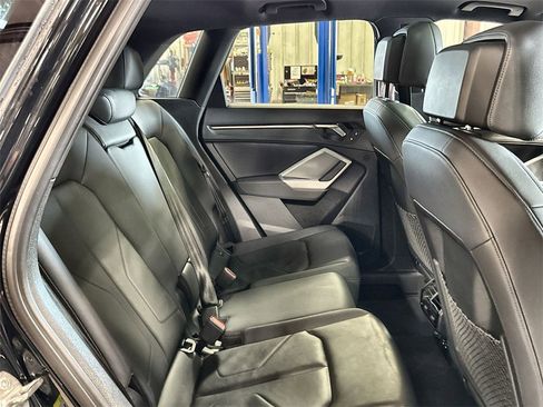 Used 2024 Audi Q3 2.0T Premium image 30