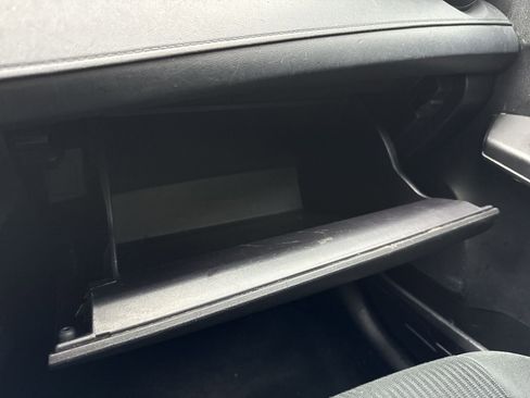 Used 2018 Toyota RAV4 LE FWD image 29
