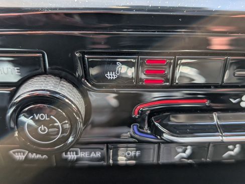 Used 2024 Jeep Grand Cherokee Limited image 63