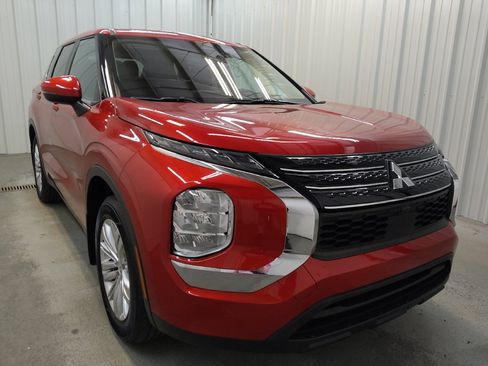 Used 2022 Mitsubishi Outlander ES FWD image 13