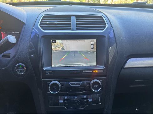 Used 2018 Ford Explorer XLT w/ Equipment Group 202A FWD image 26
