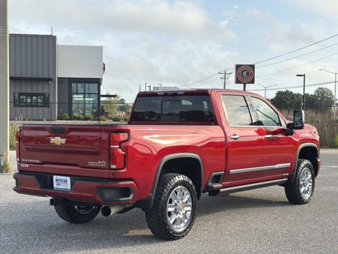 Used 2025 Chevrolet Silverado 2500 High Country w/ High Country Premium Package AWD/4WD image 5