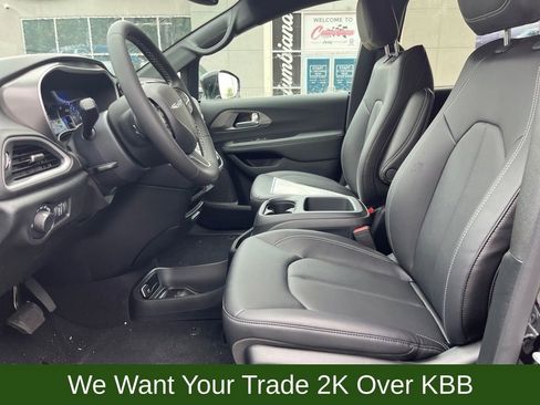 New 2025 Chrysler Voyager LX image 6