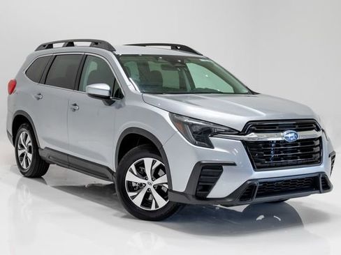 Used 2025 Subaru Ascent Premium AWD/4WD image 6