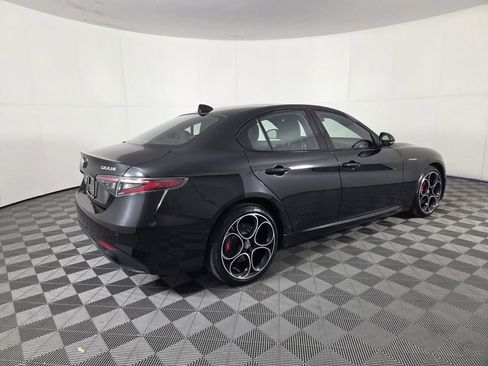 Used 2024 Alfa Romeo Giulia Veloce AWD/4WD image 8