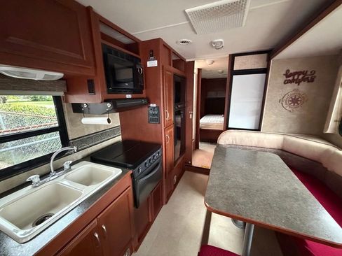 Used 2014 Ford E-450 and Econoline 450 Super Duty w/ Motorhome Prep Package RWD image 40