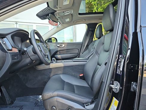 Used 2023 Volvo XC60 B5 Plus w/ Protection Package Premier AWD/4WD image 13