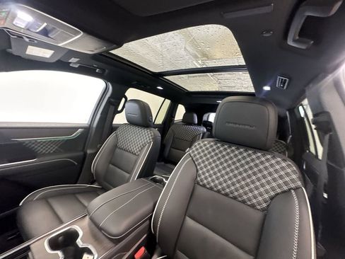 New 2026 GMC Acadia Denali w/ Super Cruise Package FWD image 19