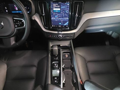 Used 2025 Volvo XC60 B5 Plus image 11