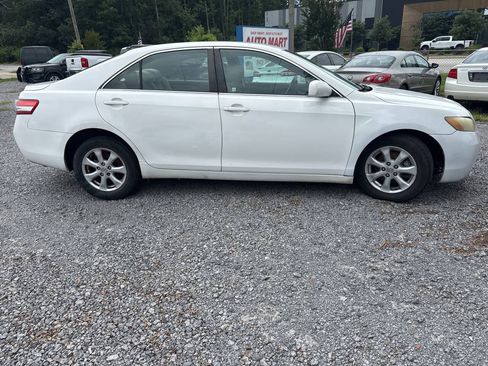 Used 2011 Toyota Camry LE w/ LE Extra-Value Pkg FWD image 2