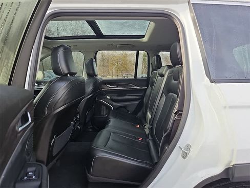 Used 2022 Jeep Grand Cherokee Limited image 10