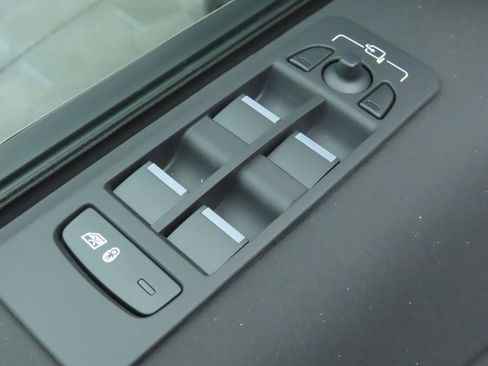 Used 2025 Land Rover Discovery Sport S AWD/4WD image 24