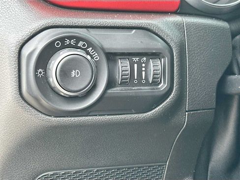 Used 2018 Jeep Wrangler Unlimited Rubicon AWD/4WD image 10
