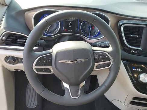 Used 2024 Chrysler Voyager LX FWD image 25