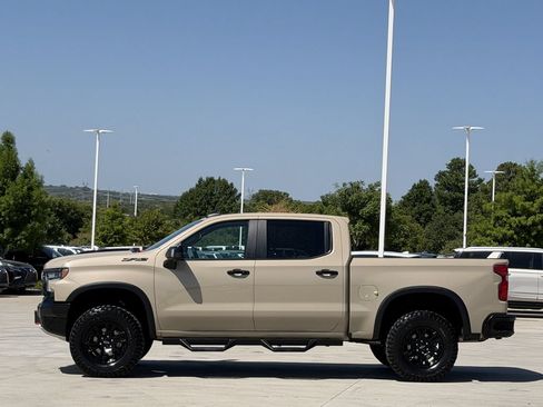 Used 2023 Chevrolet Silverado 1500 ZR2 w/ Technology Package AWD/4WD image 3