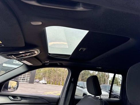 Used 2025 Jeep Grand Cherokee Laredo image 10