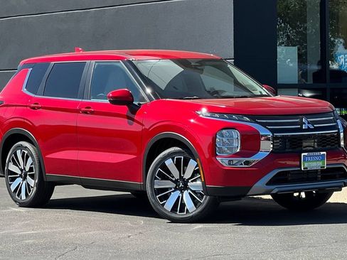 New 2026 Mitsubishi Outlander SE FWD image 3