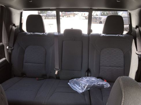 New 2026 RAM 1500 4x4 Crew Cab image 19