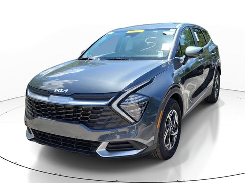 Used 2025 Kia Sportage LX FWD image 3