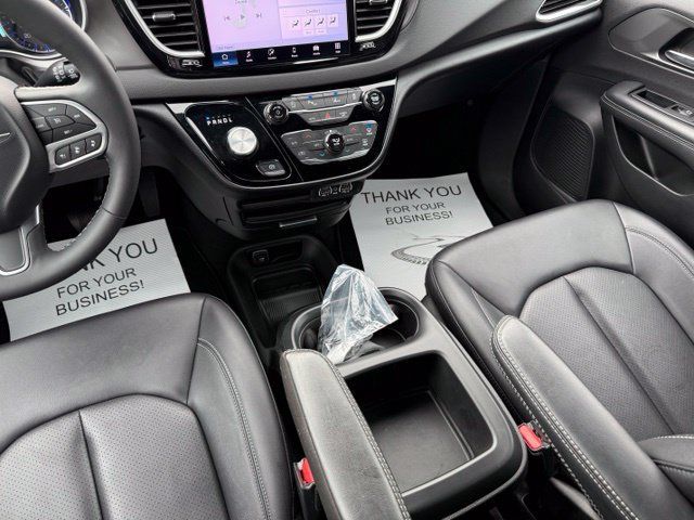 Used 2025 Chrysler Pacifica Select FWD image 23