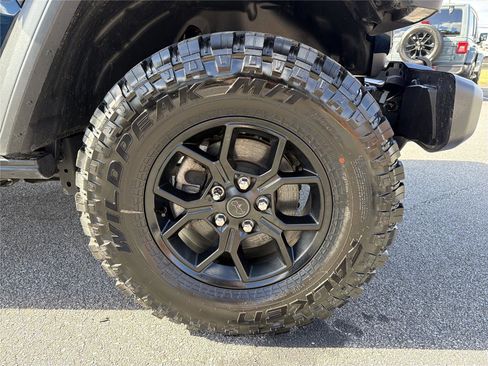 Used 2025 Jeep Wrangler Willys image 13