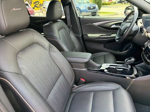 Used 2025 Buick Envista Avenir FWD image 25