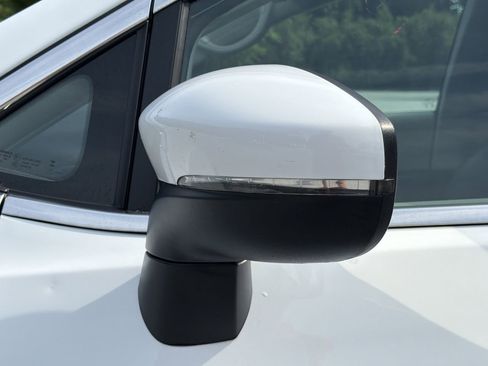 Used 2023 Chrysler Pacifica Touring-L FWD image 33