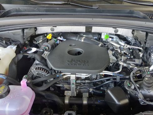 New 2026 Jeep Grand Cherokee Laredo image 10