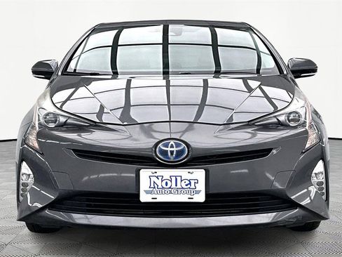 Used 2016 Toyota Prius Three Touring image 3