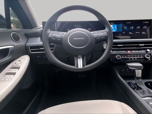 Used 2025 Hyundai Sonata SE FWD image 6